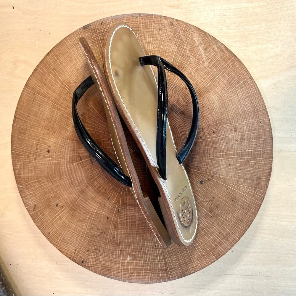 Tory Burch Black Patent Leather Flip Sandals with Tan Footbed